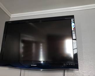 SHARP FLAT SCREEN TV, 31" WITH DVD & BLU RAY PLAYER