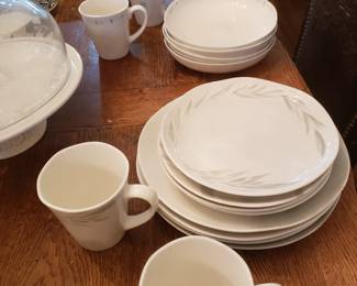 LENOX CHINA SET, OYSTER BAY PATTERN
