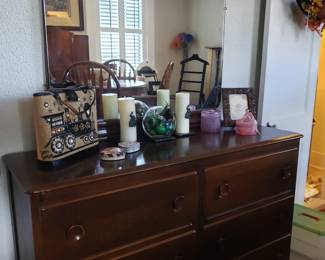 WOODEN DRESSER WITH MIRROR