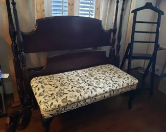 FULL SIZE 4 POSTER BED AND VANITY BENCH
