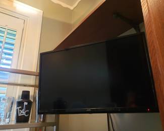 JVC TV, 2' FLAT SCREEN TV WITH DVD PLAYER