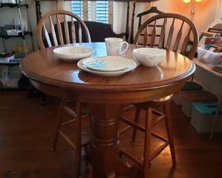 TALL CAFE PEDESTAL TABLE AND LENOX CHINA , OYSTER BAY PATTERN