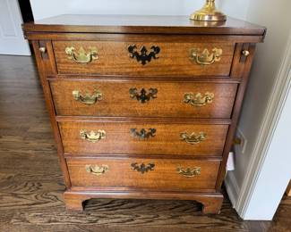 Baker flip-top bachelor's chest