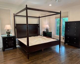 King canopy bed