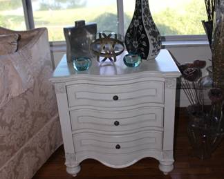 Night Stand or End Table, Vases, Decorator Items