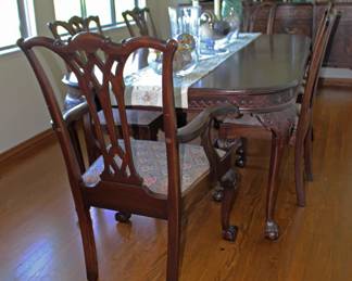 Absolutely Beautiful Carved Wood Table, Chairs w 4 Leafs  and Decorator Vases, Glass Balls, Bowls in Center