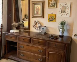 Ethan Allen dresser-72x21x32. Mirror-23x48