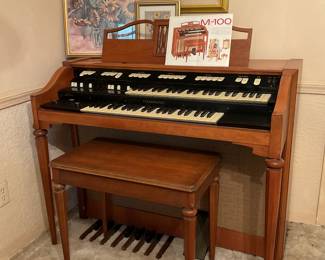 Hammond Organ 44x25x36