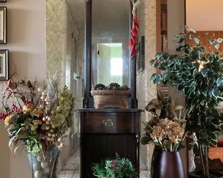 Elegant vintage Hall tree beveled mirror and crown shaped top 18x12x74 features a single drawer.