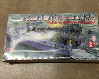 Lindberg D-Day Invasion LCVP Model Kit 1/32 Scale Landing Craft Boat w/ Soldiers