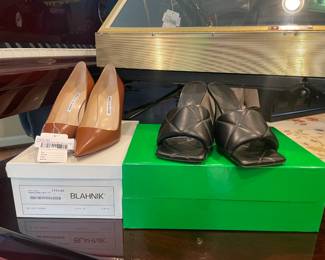 Manolo Blahnik BB 90 Pumps 