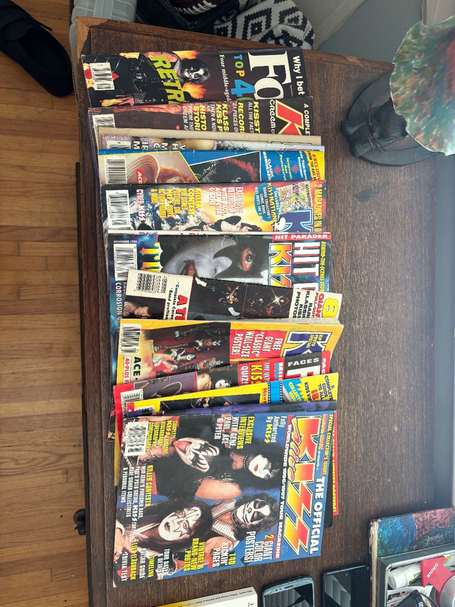Tons more magazines, will post more photos in the coming days.