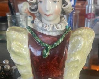 Cordey detailed bust