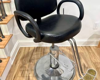$100; hair cutting, barber chair in working order; 26x33xadjustable
