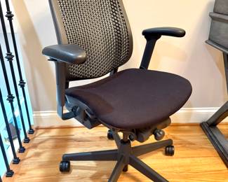 SOLD; Herman Miller office chair on wheels and adjustable height; 29x29x44