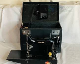 Singer 221 Sewing Machine