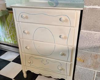Vintage Style Chest of Drawers