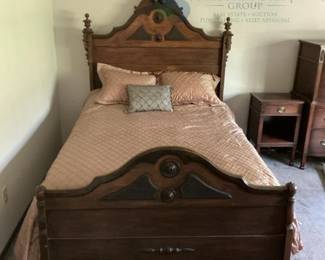 Antique Victorian-Style Wooden Bed