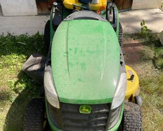 John Deere D105 Riding Lawn Mower