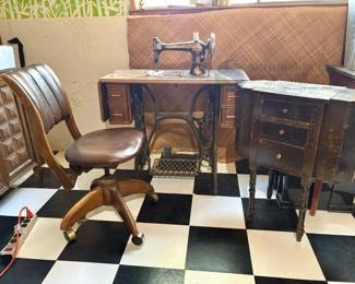 Antique Singer Treadle Sewing Machine