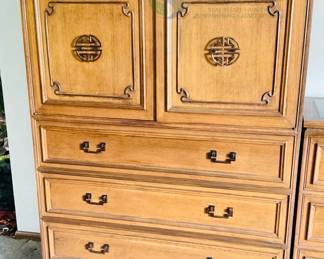 Traditional Style Wooden Dresser