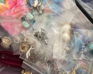 Costume jewelry, vintage jewelry, some fine jewelry