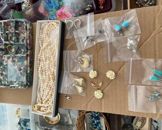 Costume jewelry, vintage jewelry, some fine jewelry