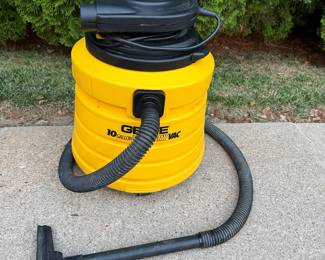 Shop Vac. Works very good!
