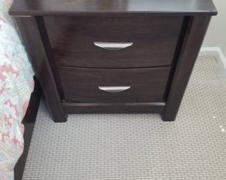 King bedroom suite: two nightstands