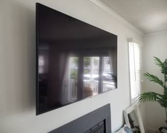 Flat screen TV with wall mount bracket