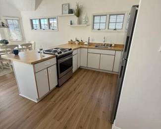 Upstairs kitchen: u-shaped layout
