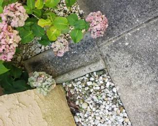 Concrete gutter spout