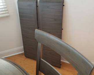 Round dining table by Bassett seats 4 as shown; includes two bonus leaves