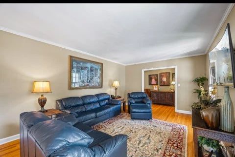 4-piece Leather Livingroom Set (includes sofa, loveseat, chair and ottoman)