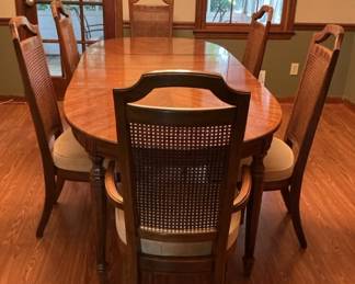 Thomasville Dining Table With 6 Chairs