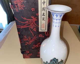 Delicate Asian vase with box