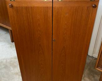 Dyrlund MCM folding Captain’s Bar -Reno Wahl Iverson