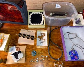 Assorted jewelry