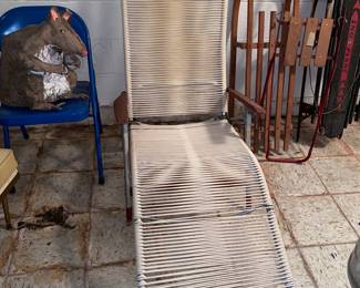 Vtg. MCM folding chaise lounge