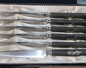 Cased steak knife set