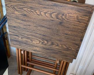 Set of tv trays and holder
