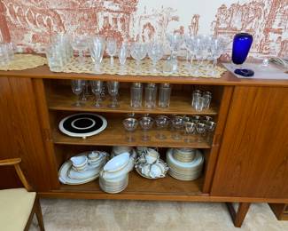 Center storage shelves