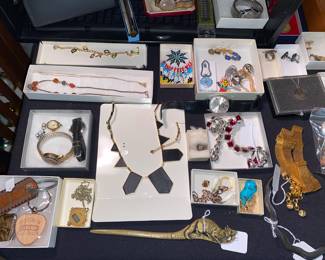Assorted jewelry off all sorts
