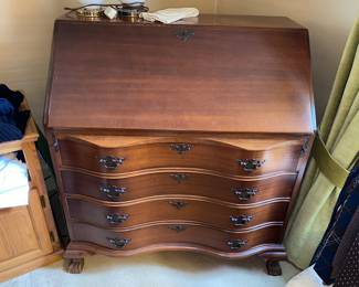 Closed flip front desk
