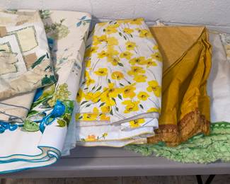 Round table cloths