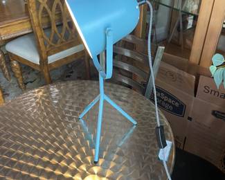 Tripod Retro Lamp
