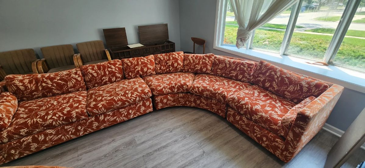 Mid century sectional by Town House Interiors, Chicago