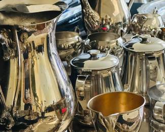 TONS OF SILVER : 

☕ Tall ornate teapot with finial and elegant spout
&#129750; Coffee pot, creamer, and sugar bowl with matching lids
&#129348; Footed creamer with gold-toned interior
&#127869;️ Additional small pots, likely for cream or syrup
&#127775; Engraved tray base, reflecting the full shine of the set

And more 