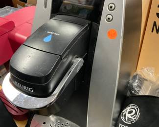 Keurig pod machine with direct water line connection