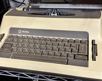 Royal electric Typewriter with case